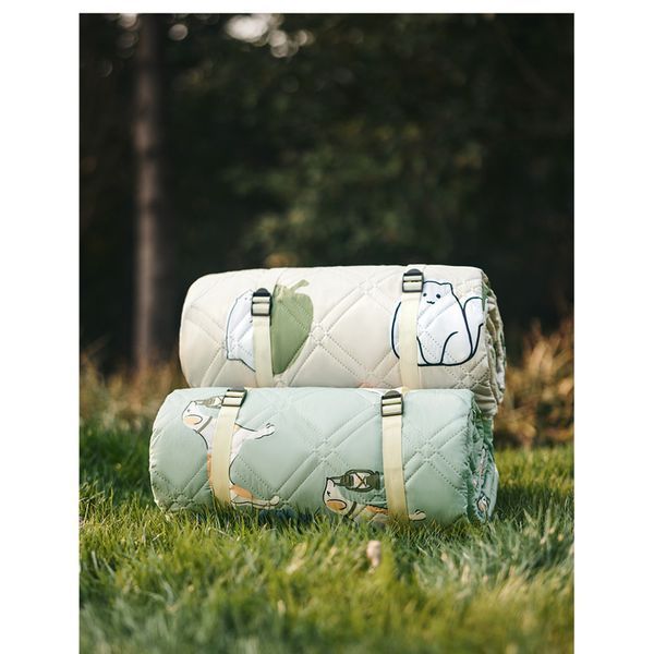Килимок для пікніка водостійкий Naturehike CNK2350WS010, 210x240 см, світло-салатовий з принтом